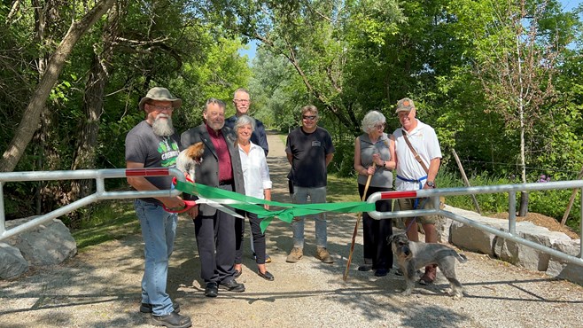 Mayor Michael Dehn, Councillor John Brennan, Councillor Cathy Aylard, Members from Rotary club of Erin - Neil, Laurie, Brett and Member of parks and recreation department - Rob Smith